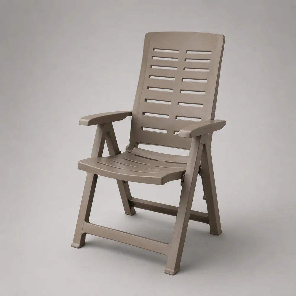 Klappbarer Gartenstuhl aus Polypropylen mit Armlehnen und verstellbarer Hochlehne, Taupe, 60 × 67 × 108 cm